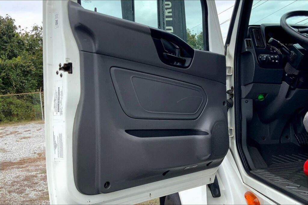 2021 CUM LT625 6×4 Sleeper