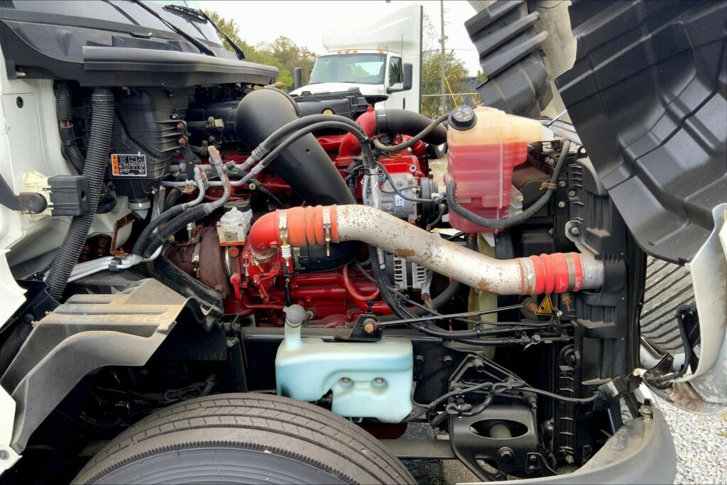 2021 CUM LT625 6×4 Sleeper