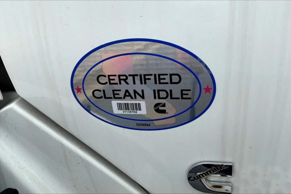 2021 CUM LT625 6×4 Sleeper