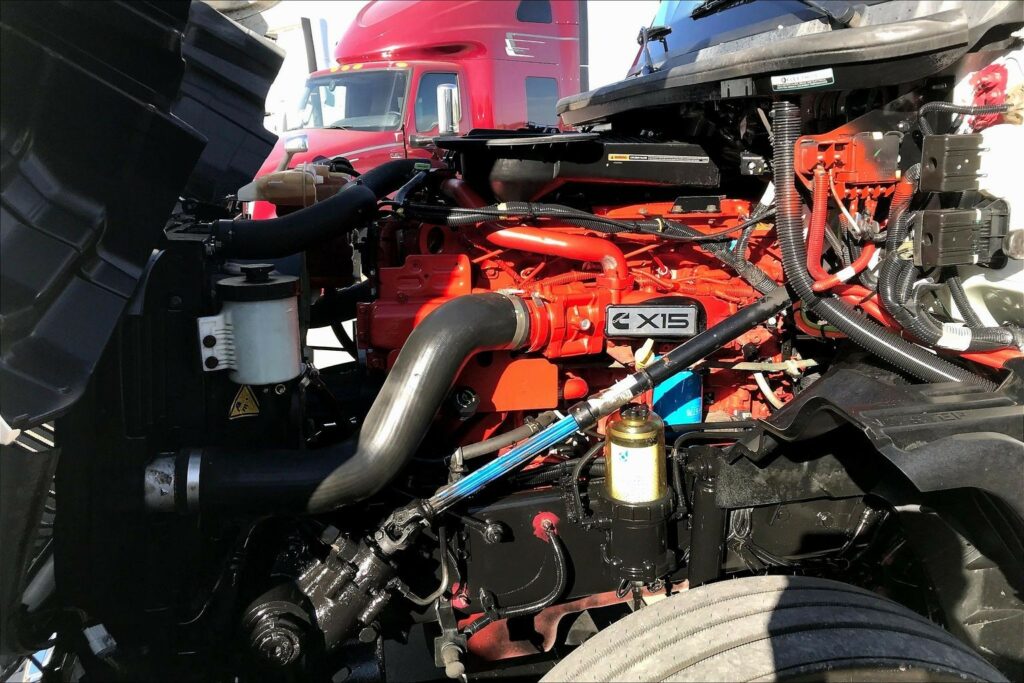 2022 CUM LT625 6×4 Sleeper