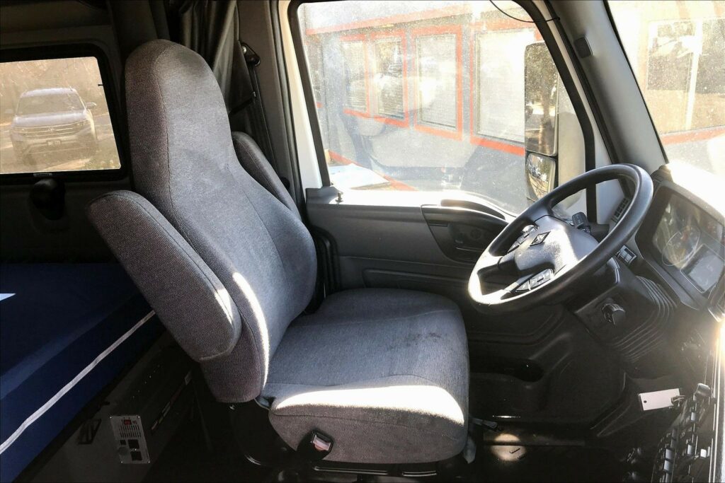 2022 CUM LT625 6×4 Sleeper