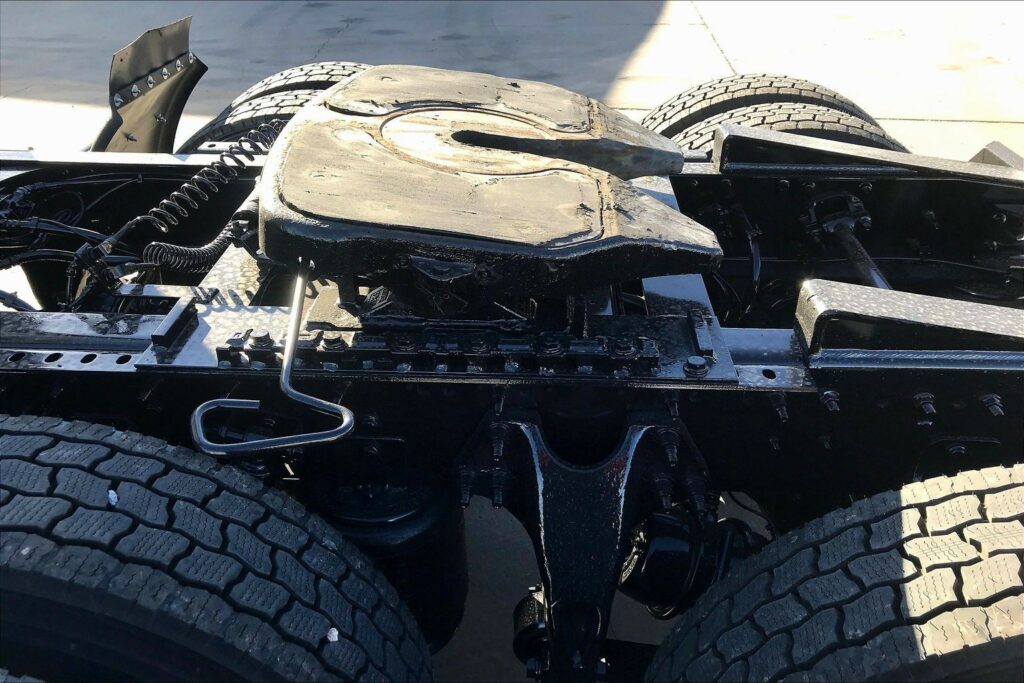 2022 CUM LT625 6×4 Sleeper