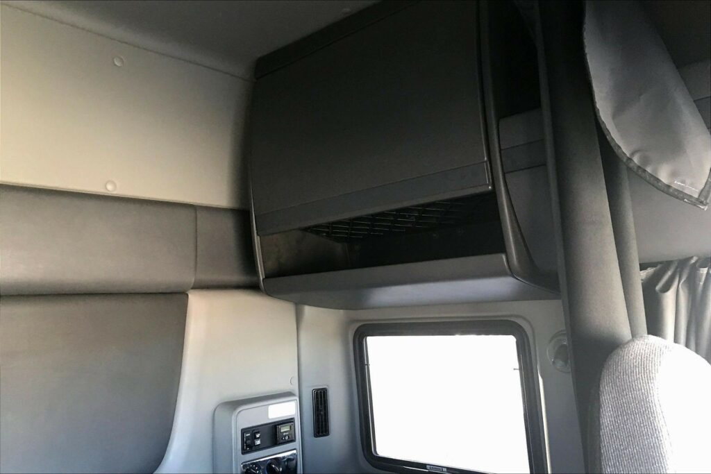 2022 CUM LT625 6×4 Sleeper