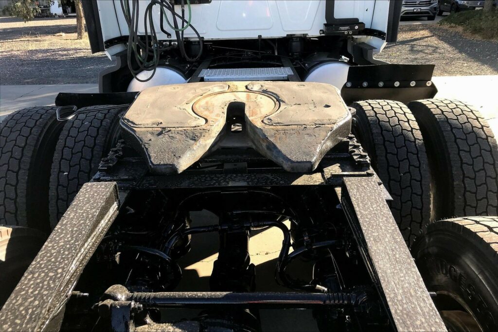 2022 CUM LT625 6×4 Sleeper