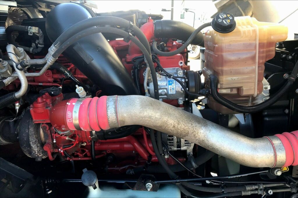 2022 CUM LT625 6×4 Sleeper