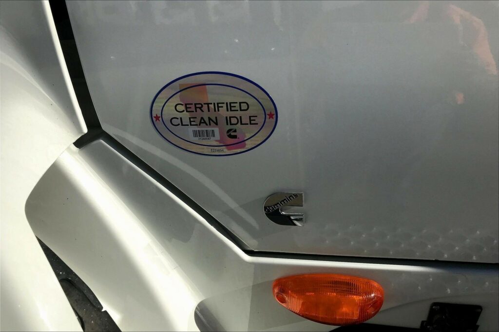 2022 CUM LT625 6×4 Sleeper