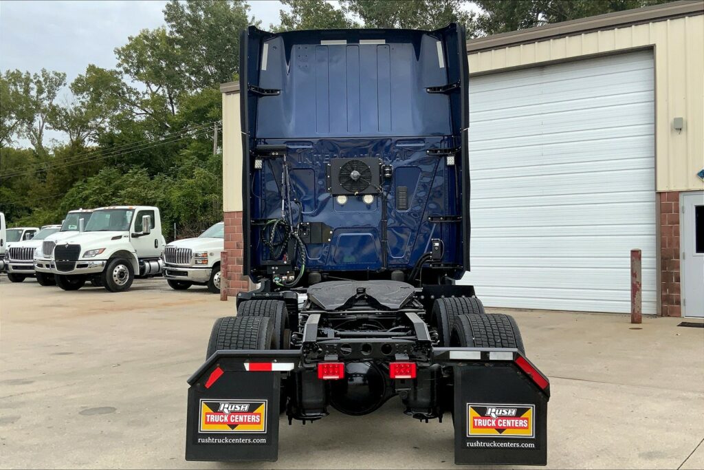 2022 CUM LT625 6×4 Sleeper