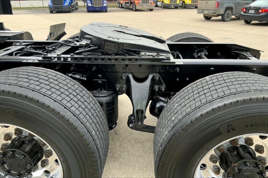 2022 CUM LT625 6×4 Sleeper