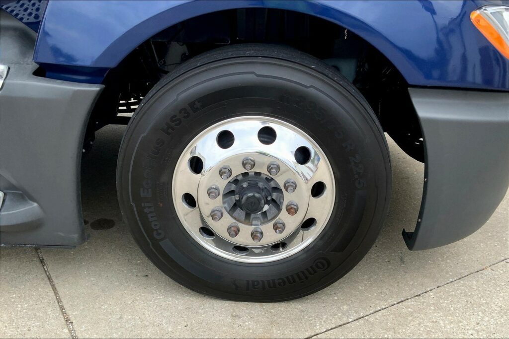 2022 CUM LT625 6×4 Sleeper