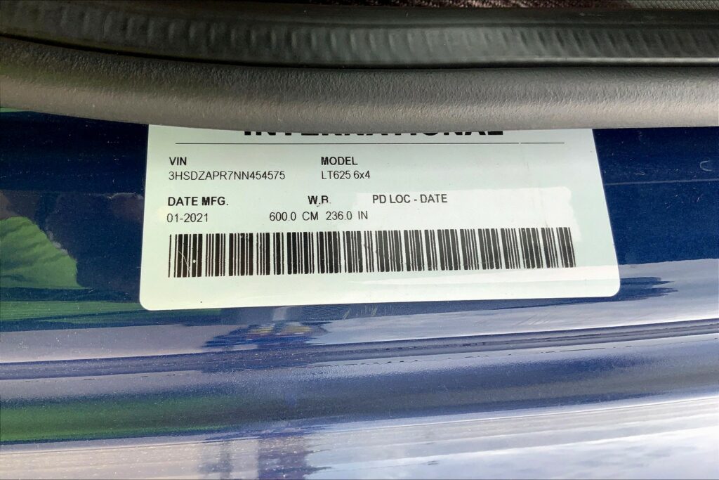 2022 CUM LT625 6×4 Sleeper