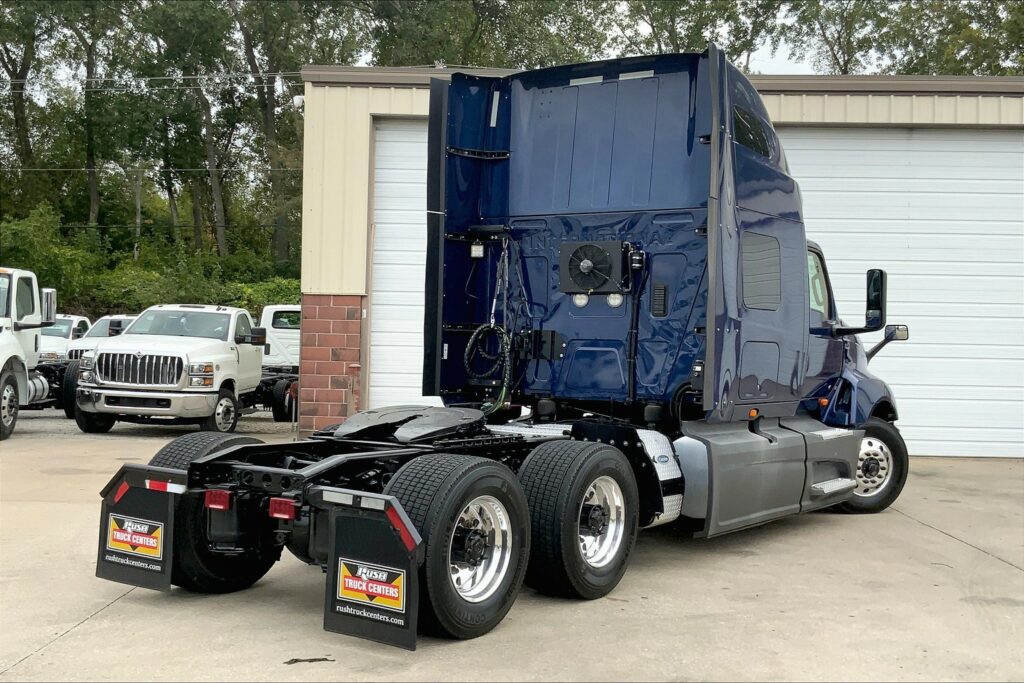 2022 CUM LT625 6×4 Sleeper