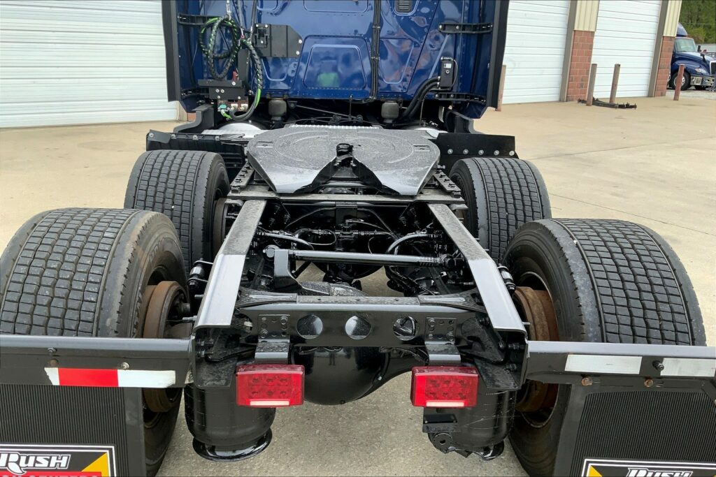 2022 CUM LT625 6×4 Sleeper