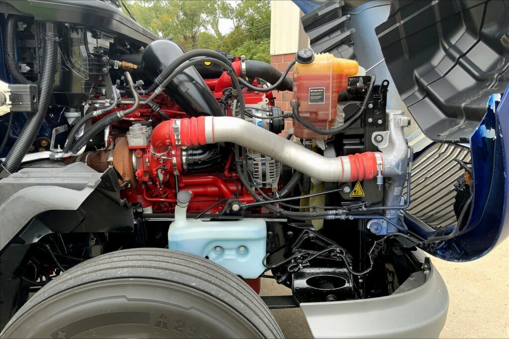 2022 CUM LT625 6×4 Sleeper