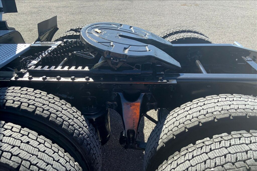 2021 CUM LT625 6×4 Sleeper