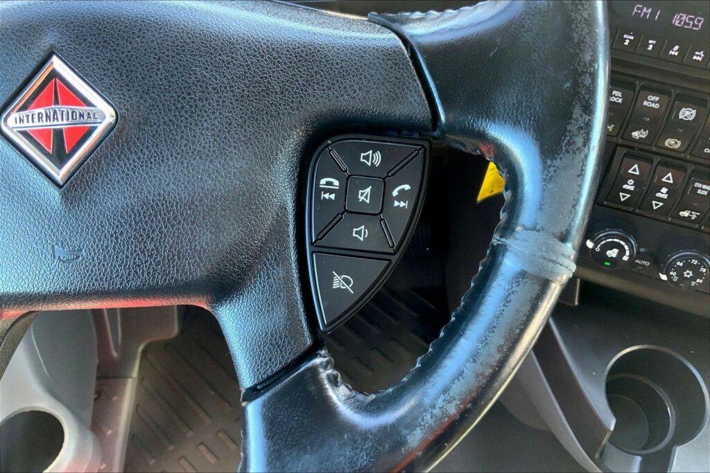 2021 CUM LT625 6×4 Sleeper