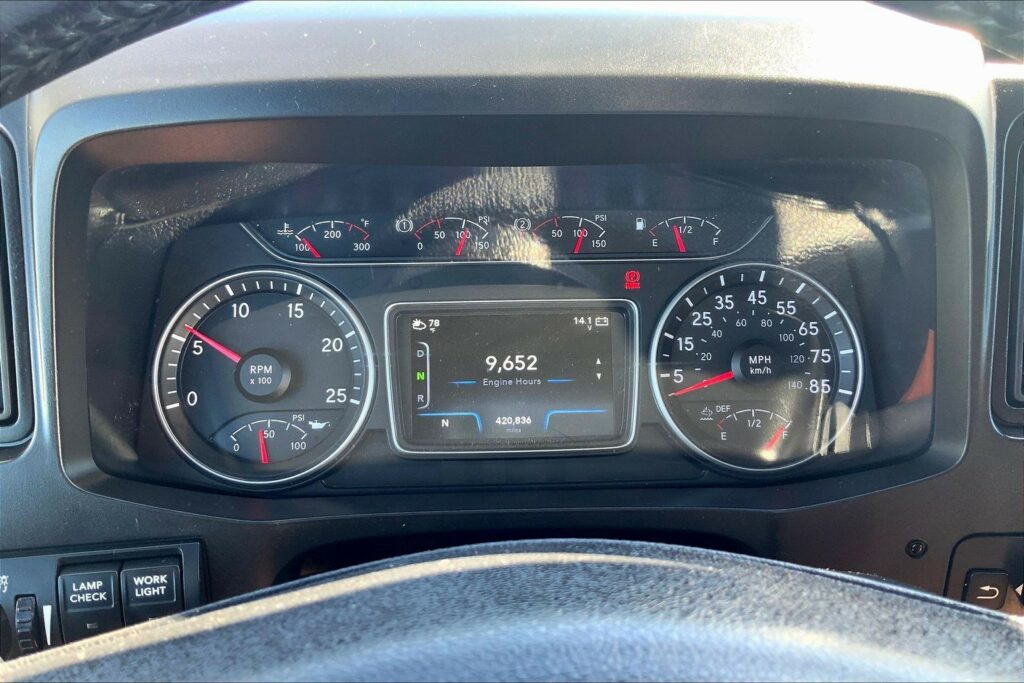 2021 CUM LT625 6×4 Sleeper