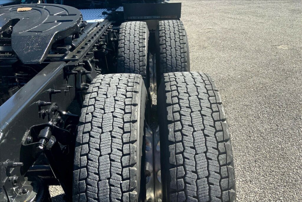 2021 CUM LT625 6×4 Sleeper