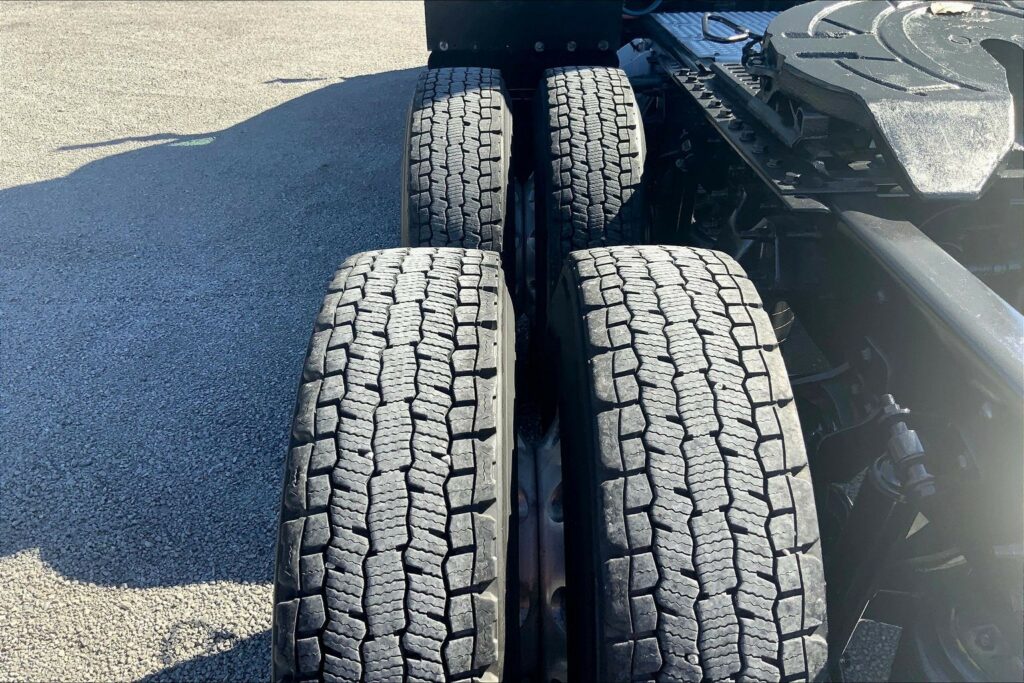 2021 CUM LT625 6×4 Sleeper