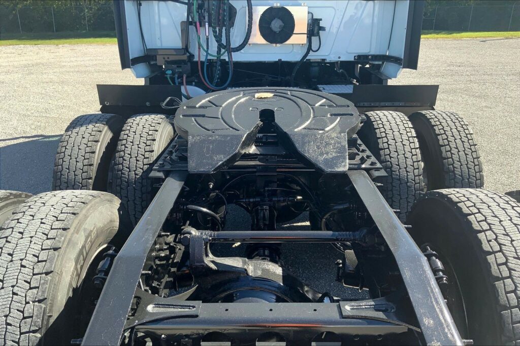 2021 CUM LT625 6×4 Sleeper