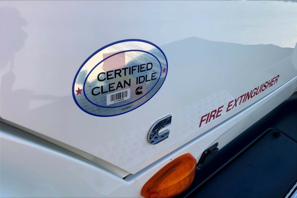 2021 CUM LT625 6×4 Sleeper