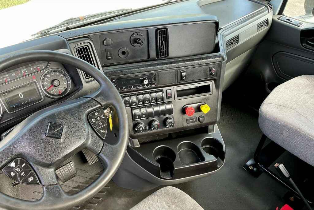 2021 CUM LT625 6×4 Day Cab