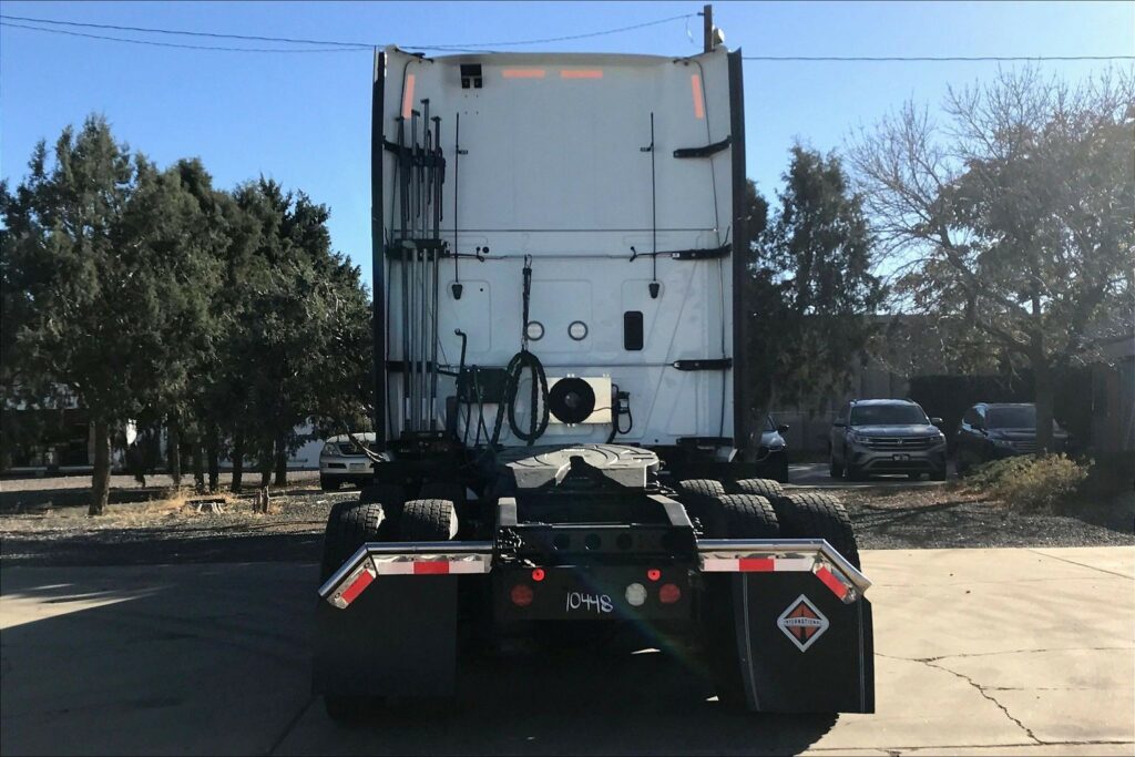 2021 CUM LT625 6×4 Sleeper