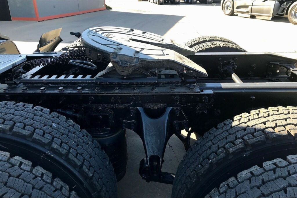 2021 CUM LT625 6×4 Sleeper