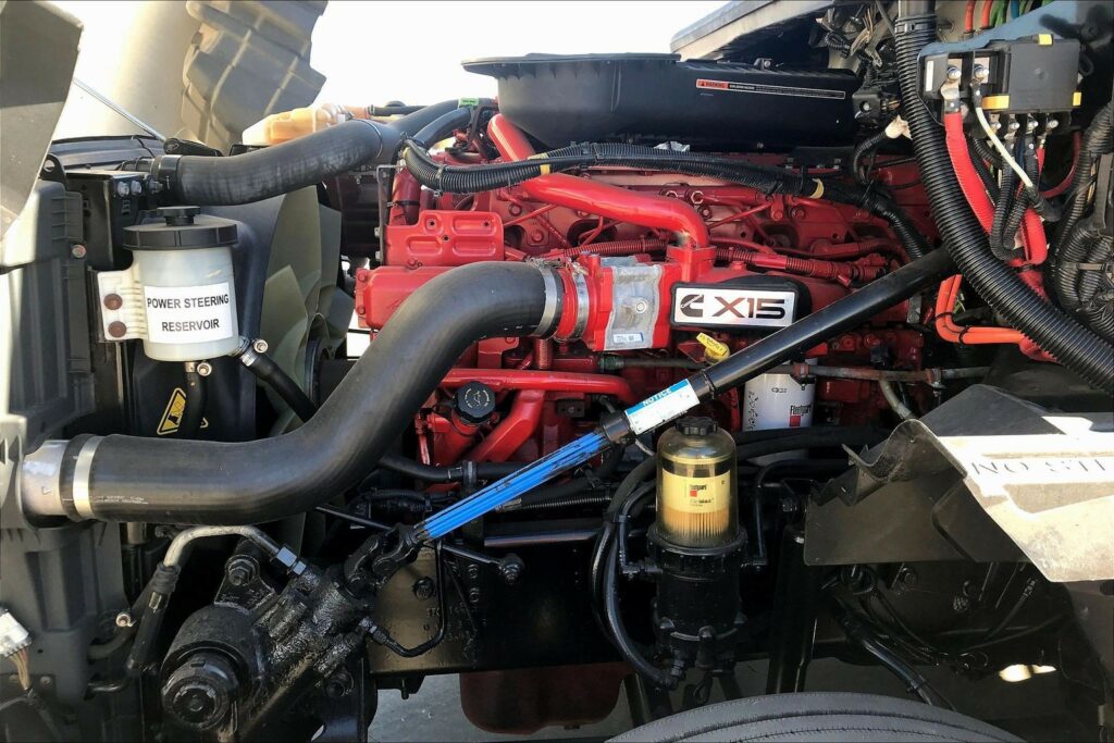 2021 CUM LT625 6×4 Sleeper