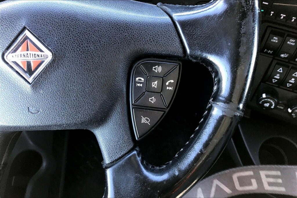 2021 CUM LT625 6×4 Sleeper