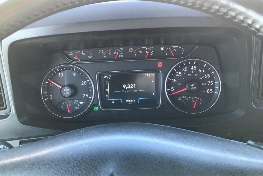 2021 CUM LT625 6×4 Sleeper