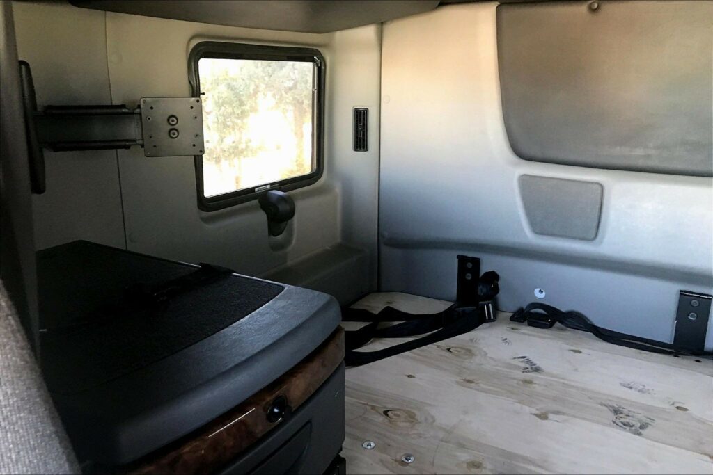 2021 CUM LT625 6×4 Sleeper