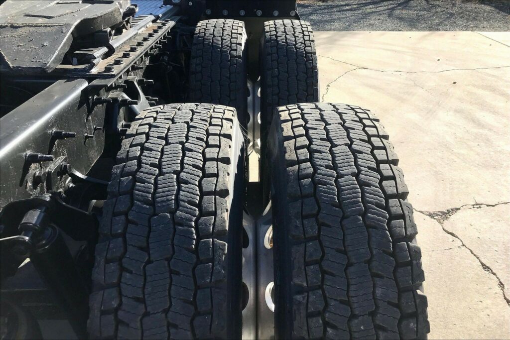 2021 CUM LT625 6×4 Sleeper