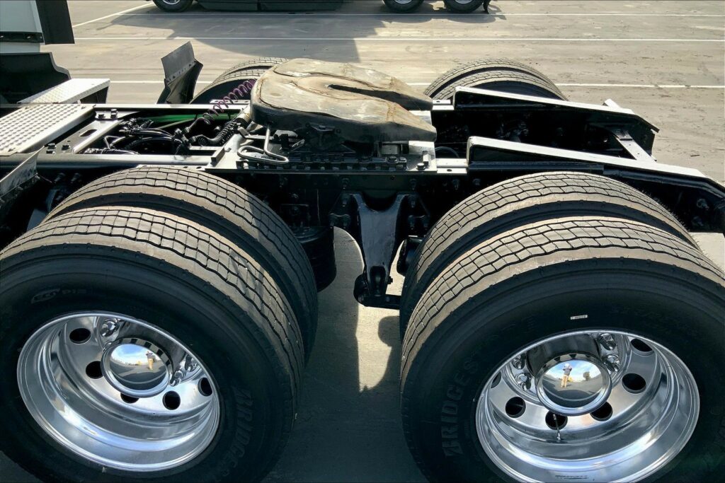 2022 CUM LT625 6×4 Sleeper