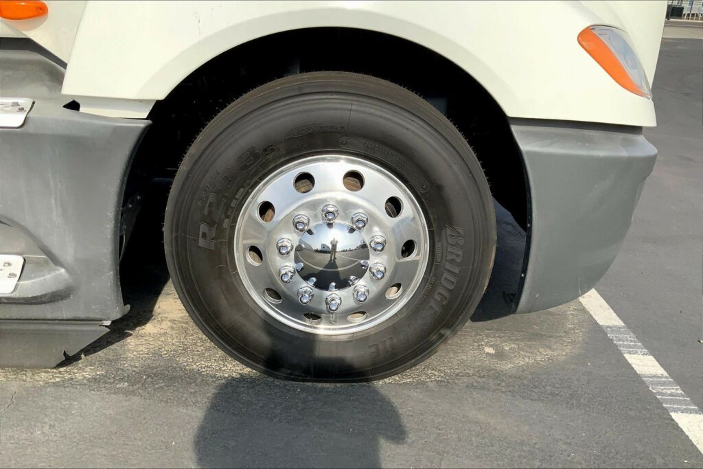 2022 CUM LT625 6×4 Sleeper