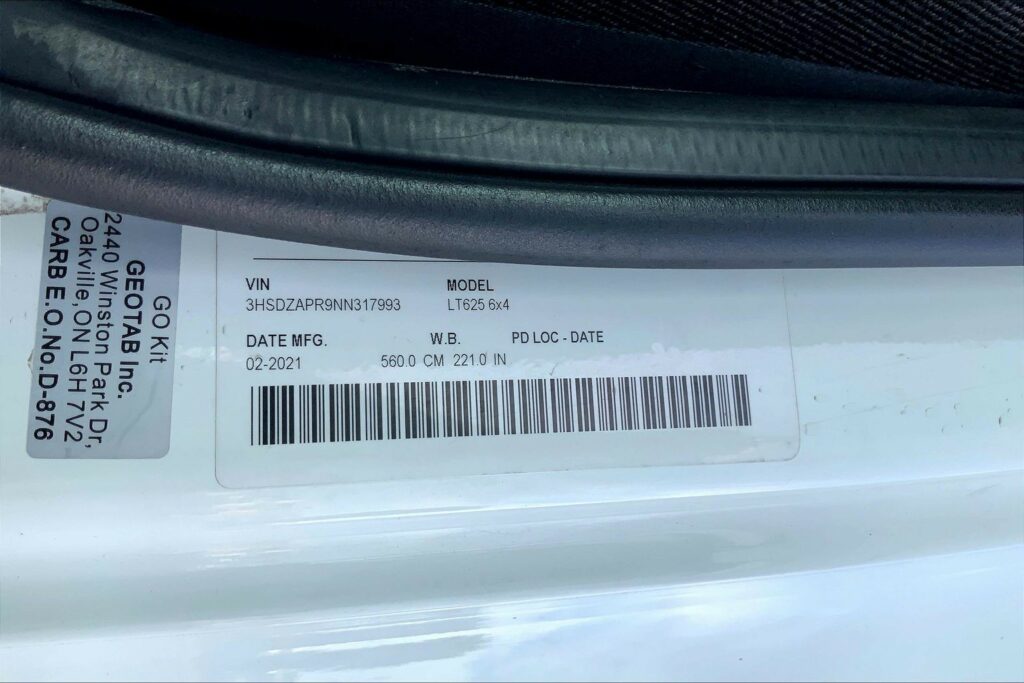 2022 CUM LT625 6×4 Sleeper