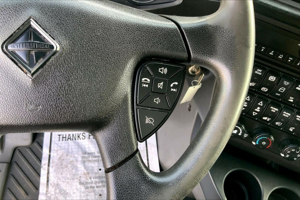 2022 CUM LT625 6×4 Sleeper