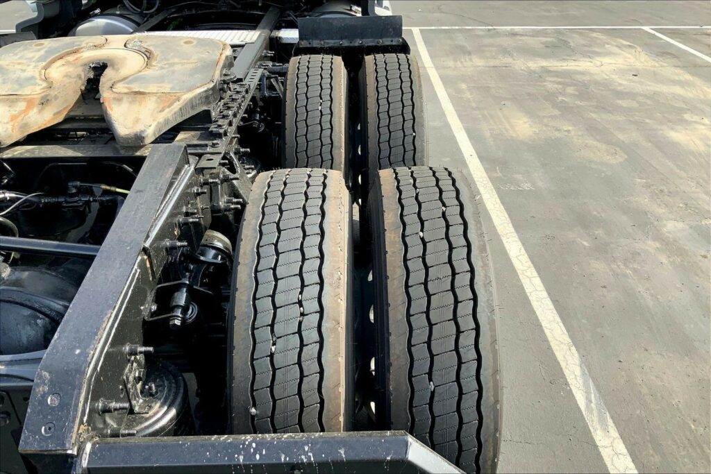 2022 CUM LT625 6×4 Sleeper