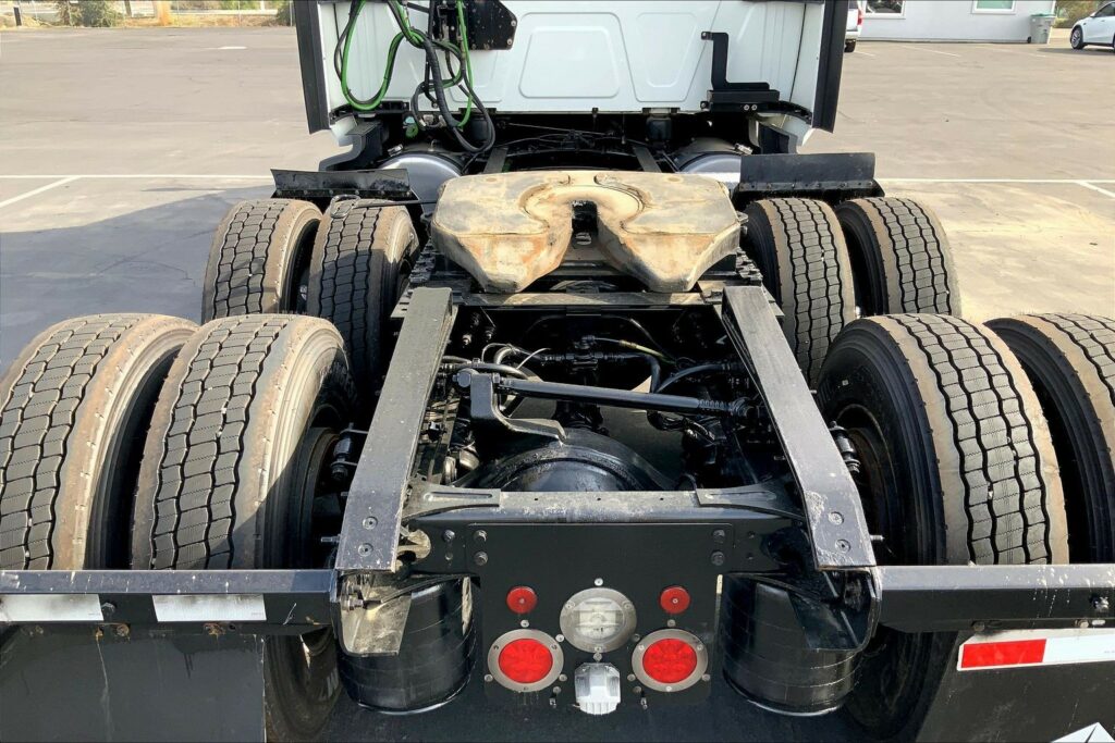 2022 CUM LT625 6×4 Sleeper