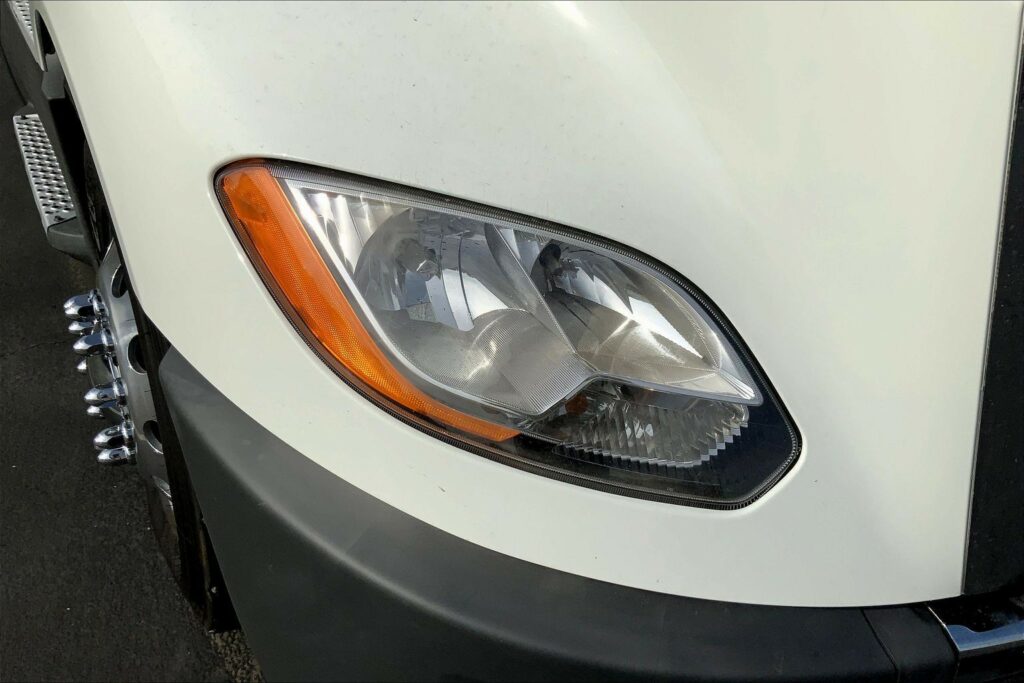 2022 CUM LT625 6×4 Sleeper