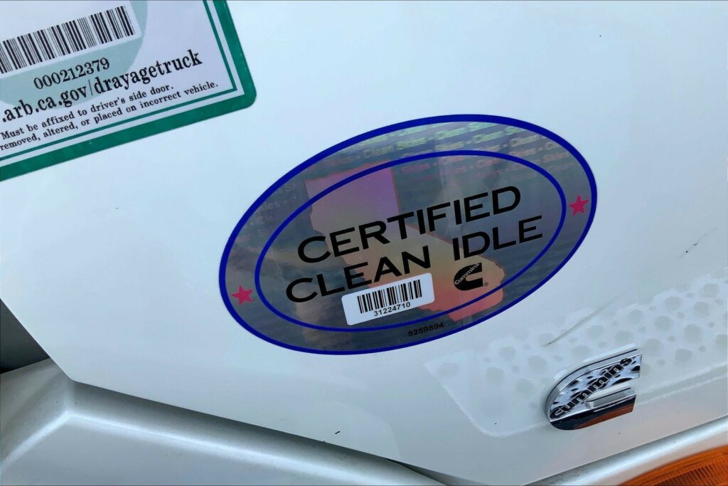 2022 CUM LT625 6×4 Sleeper