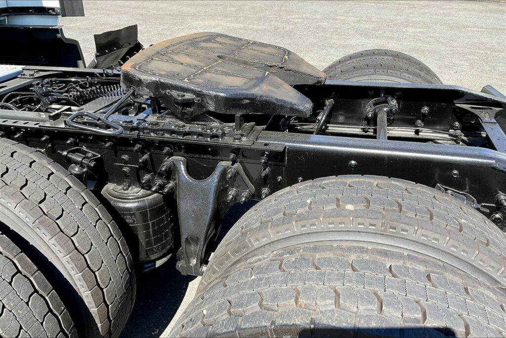 2022 CUM LT625 6×4 Sleeper