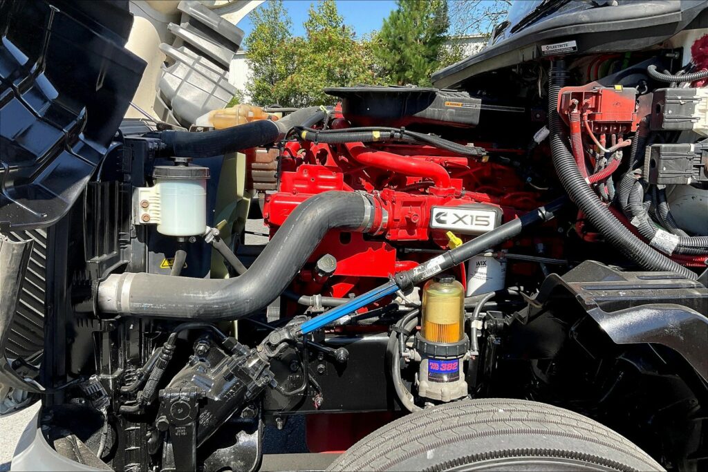 2022 CUM LT625 6×4 Sleeper