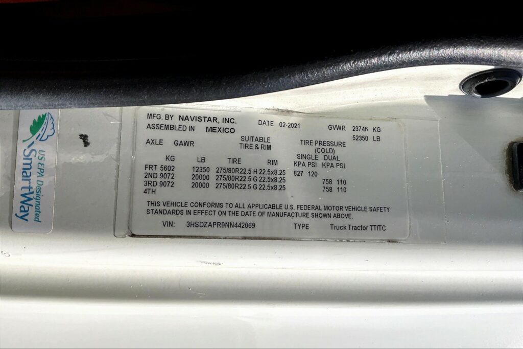 2022 CUM LT625 6×4 Sleeper