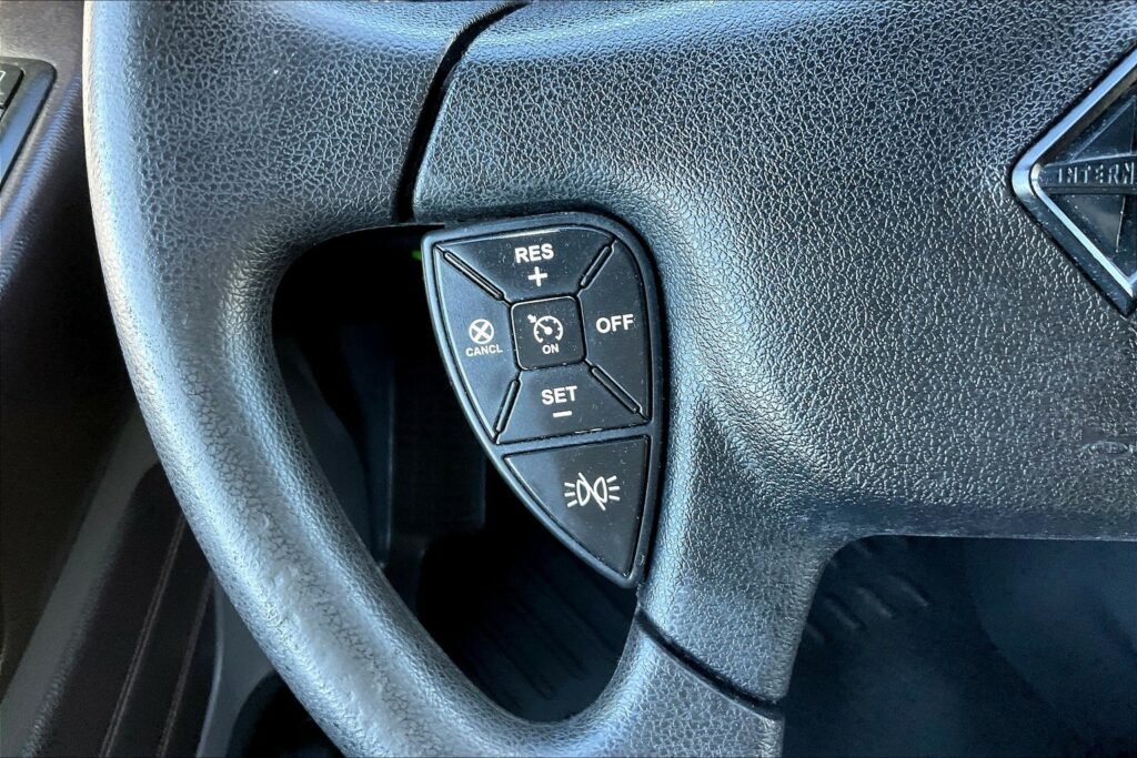 2022 CUM LT625 6×4 Sleeper