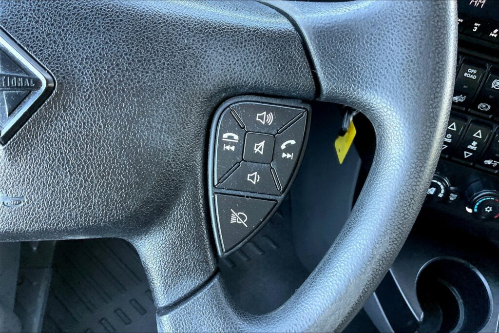 2022 CUM LT625 6×4 Sleeper