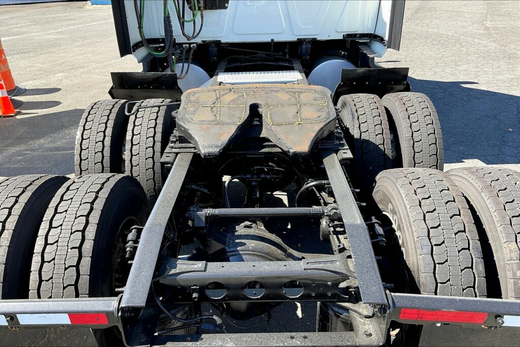 2022 CUM LT625 6×4 Sleeper