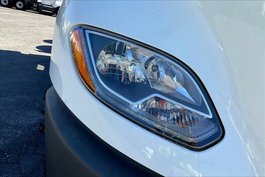 2022 CUM LT625 6×4 Sleeper