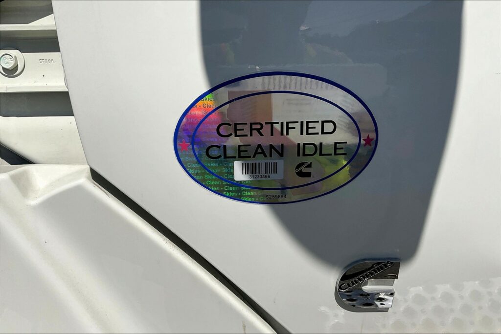 2022 CUM LT625 6×4 Sleeper