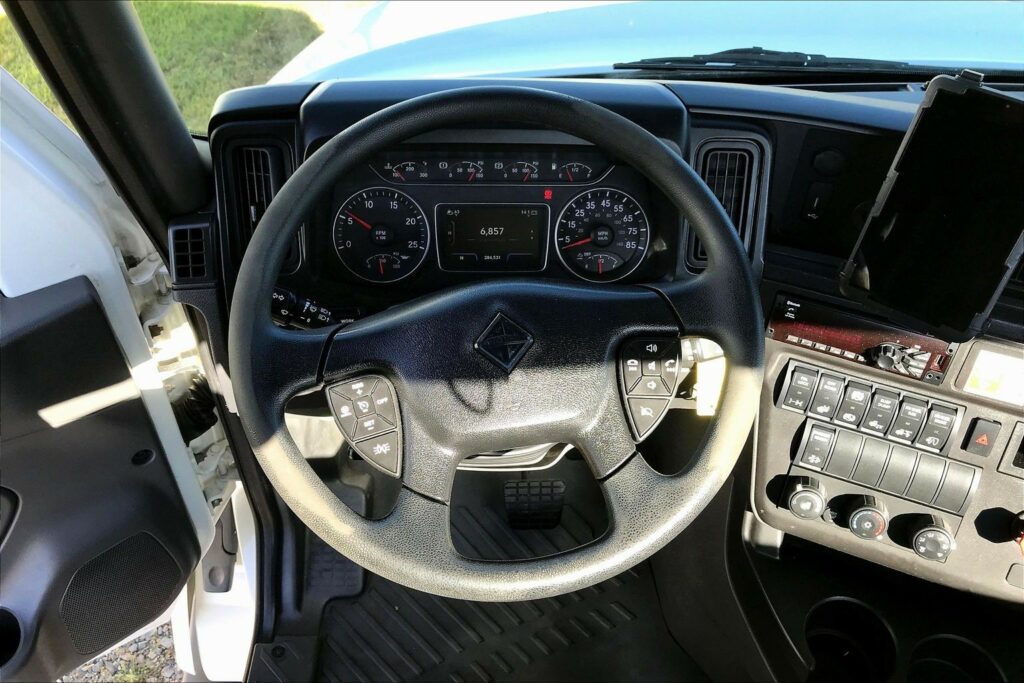 2021 CUM LT625 6×4 Day Cab