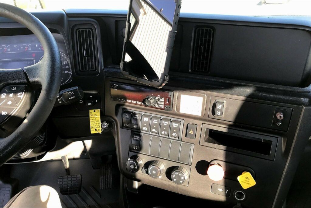 2021 CUM LT625 6×4 Day Cab